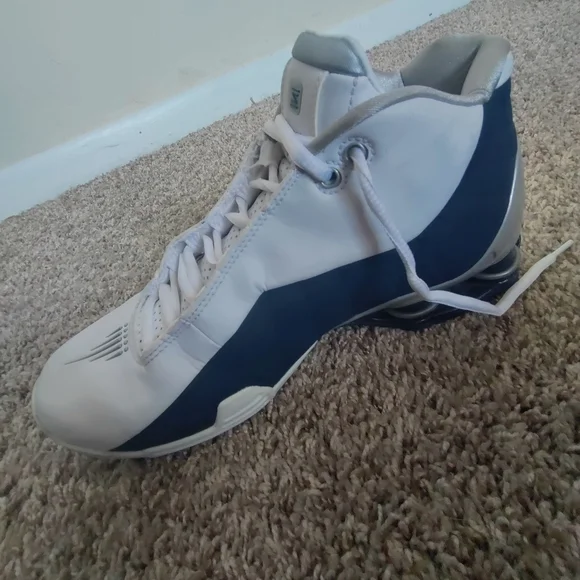 I'm selling the nike shox bb4 white silver navy.
